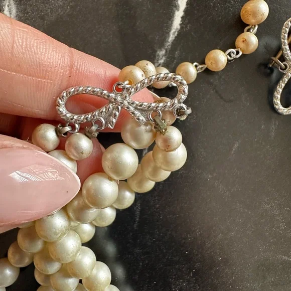 Lot of Vintage Jewelry (10pcs). Necklaces, Chokers, and Earrings. Pre-owned. - Picture 14 of 15